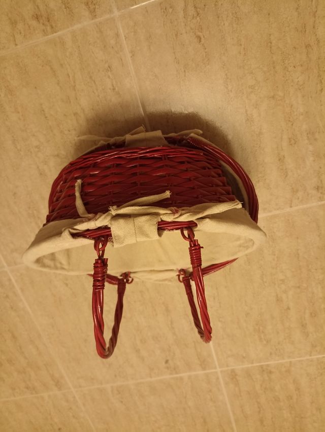 cesta con asas