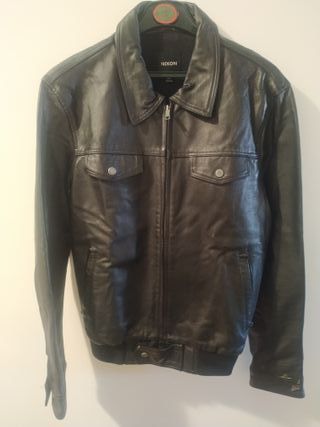Cazadora cuero negro Nixon, talla M.