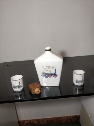 Licorera y vasos de chupito