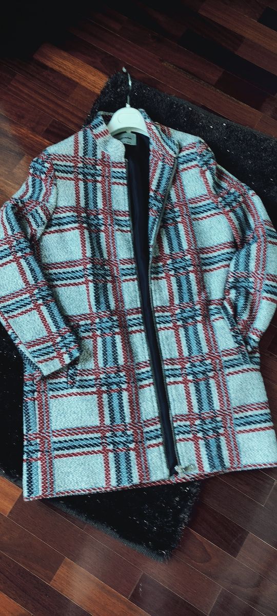 Abrigo Stradivarius. Chaquetón. Parka. Anorak.