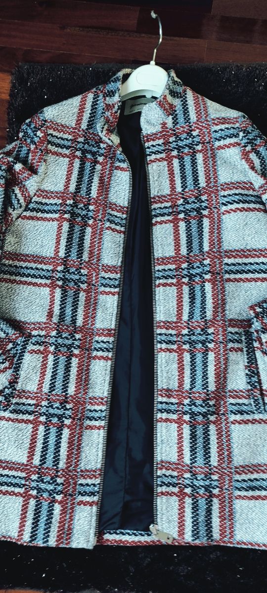 Abrigo Stradivarius. Chaquetón. Parka. Anorak.