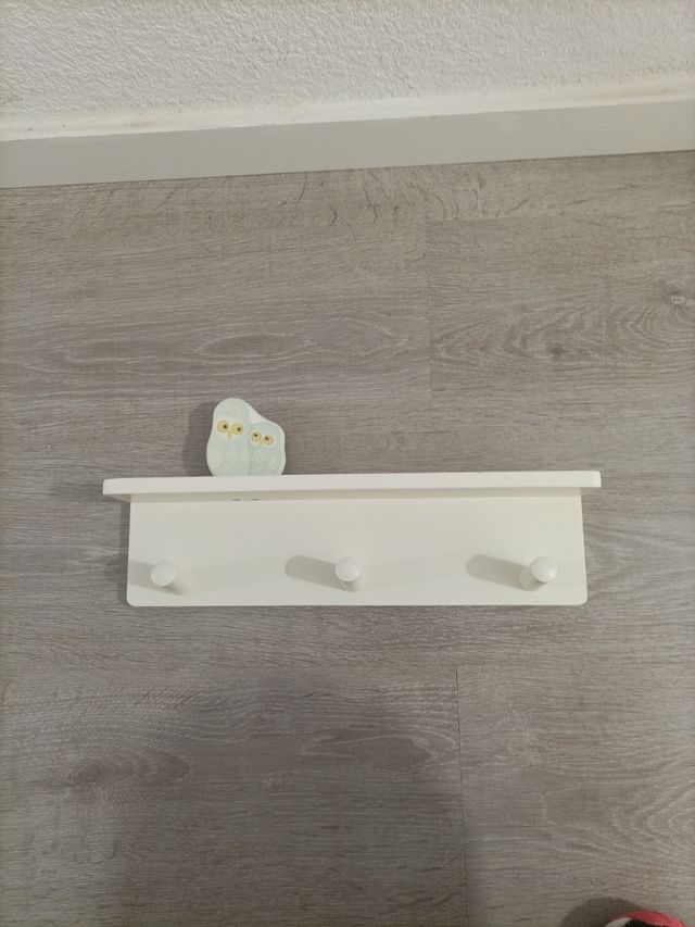 estantería blanca madera