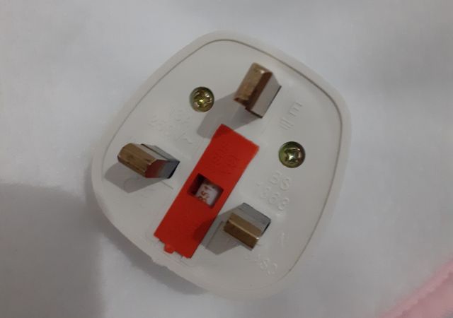 ADAPTADOR ENCHUFE INGLES