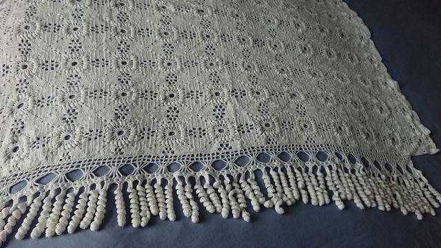 Antigua colcha de ganchillo, algodón, para cuna.