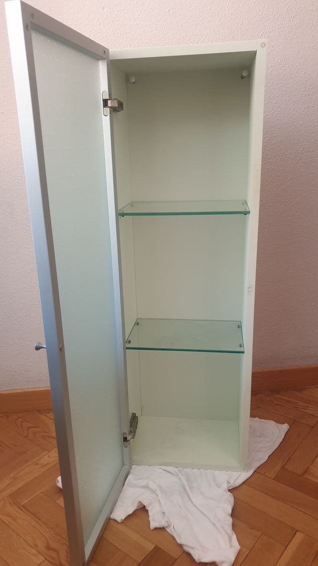 Mueble alto de baño.