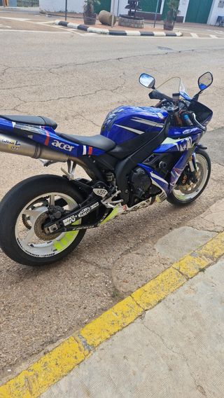 Yamaha r1