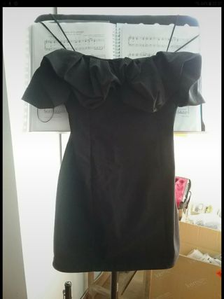 Vestido de Stradivarius con etiqueta 