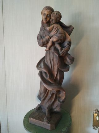 48,5 cm. Virgen María con el niño.