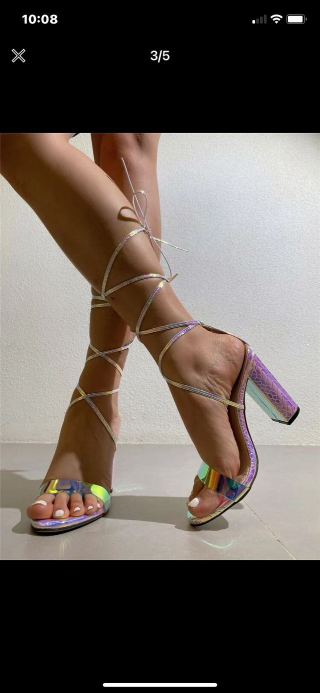 Sandalias con tacón grueso con cordón holográfico