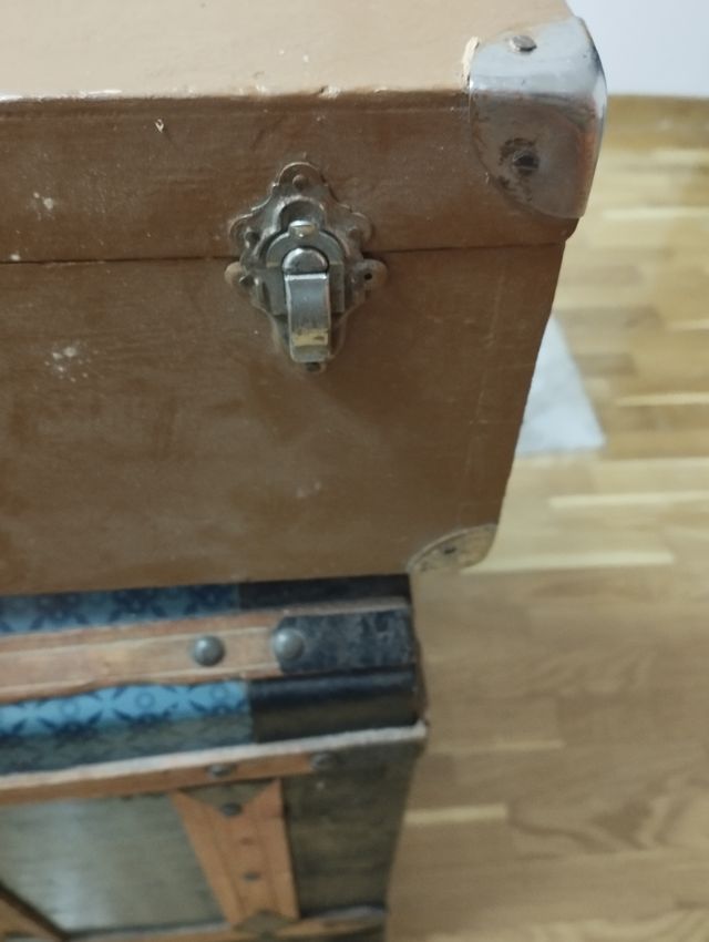 maleta de madera antigua. 63*39*18