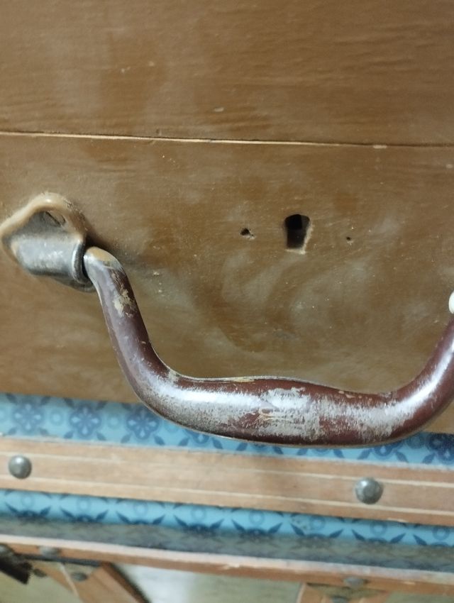 maleta de madera antigua. 63*39*18