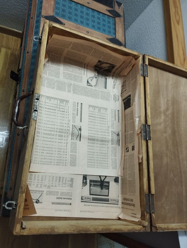 maleta de madera antigua. 63*39*18