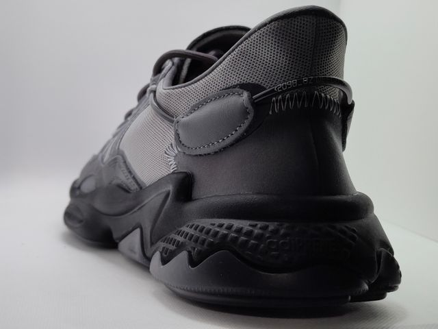 ADIDAS OZWEEGO TRIPLE GREY | 44 ⅔