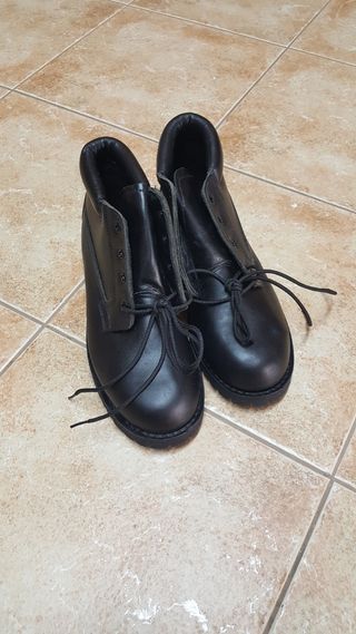 Botas SIN ESTRENAR nuevas de trabajo n° 42
