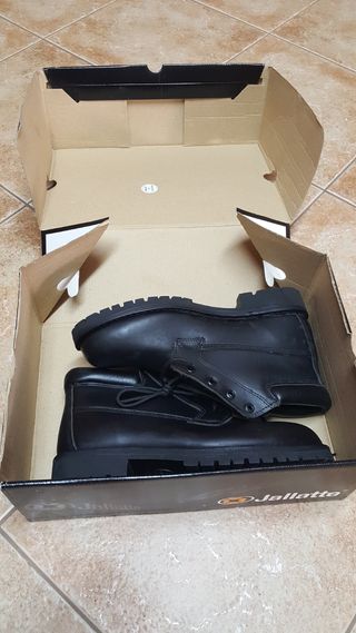 Botas SIN ESTRENAR nuevas de trabajo n° 42