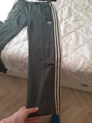 Chaqueta adidas verde kaki rallado dorado