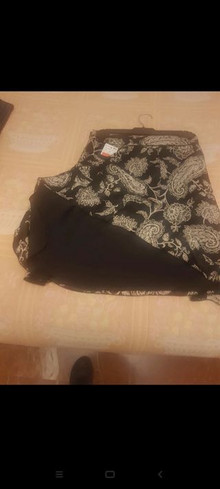 falda negra con estampado de mango 