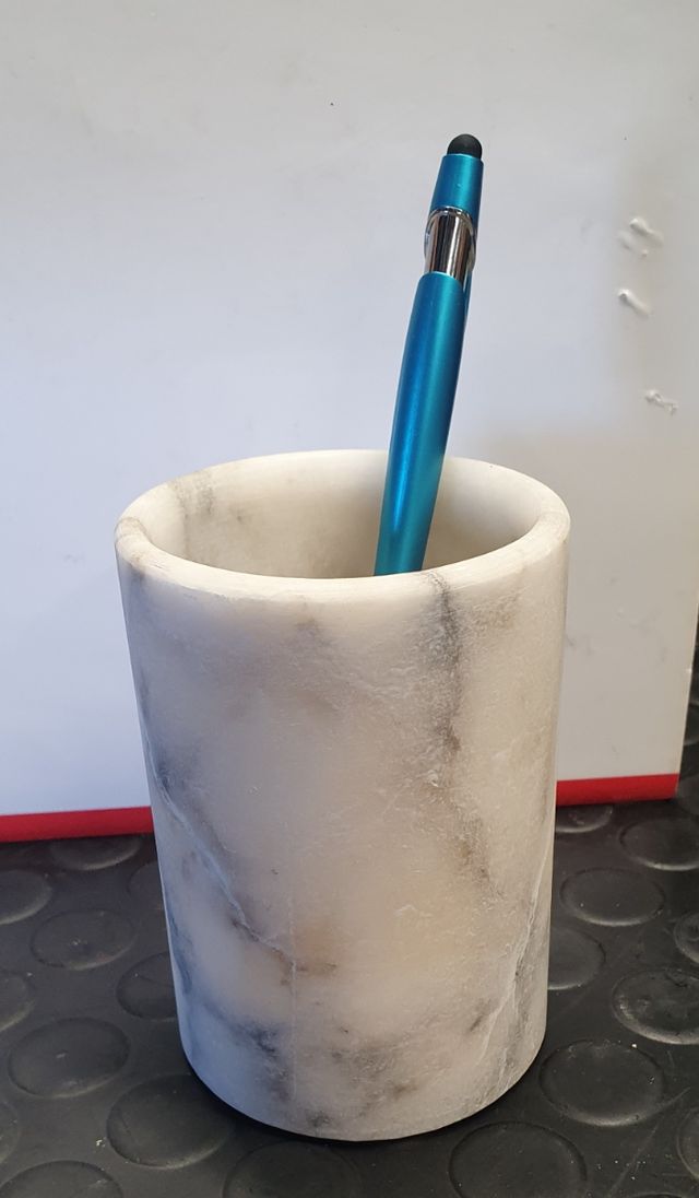 Portapenne in alabastro