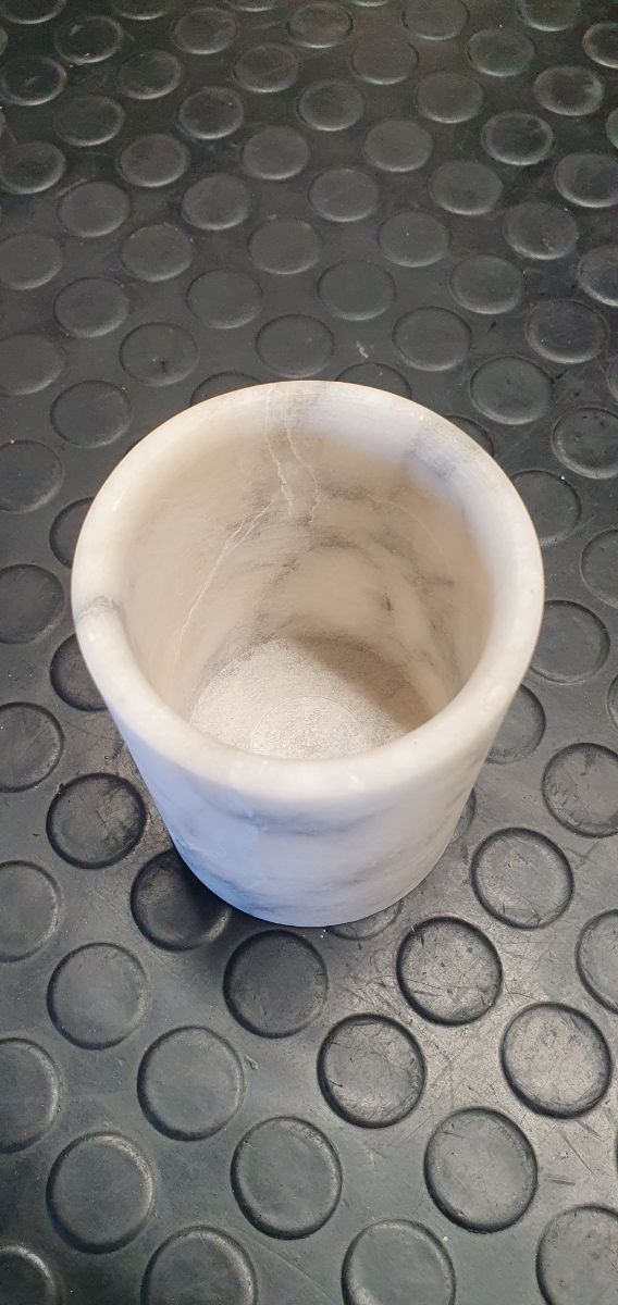 Portapenne in alabastro