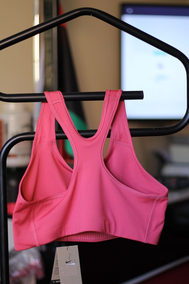 NIKE SWOOSH FUTURA BRA NF