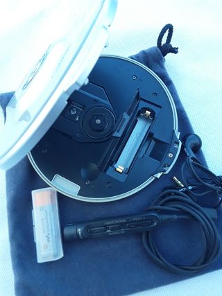 Walkman Sony ATRAC/MP3 AM/FM/Clima d-nf600