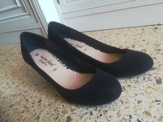 Zapatos cuña estampada negro y blanco 