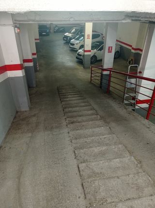 plaZa garaje en alquiler coche 70€ o 2motos 30€, cada una.