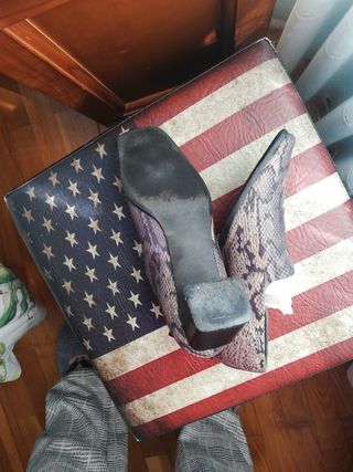 zapato vintage de piel efecto serpiente. 