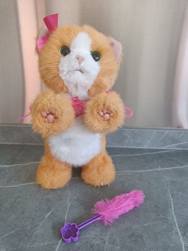 Gato peluche interactivo