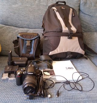 Cámara Nikon D60 + complementos