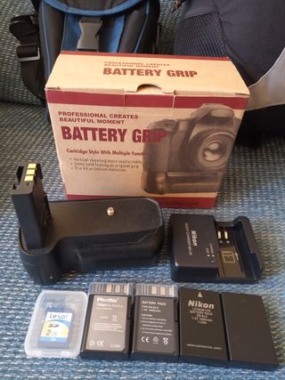 Cámara Nikon D60 + complementos