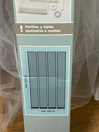 Mosquitera blanca para puerta