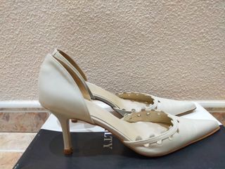 Zapatos piel blancos tacón aguja 