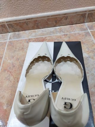 Zapatos piel blancos tacón aguja 