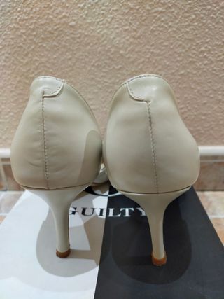 Zapatos piel blancos tacón aguja 