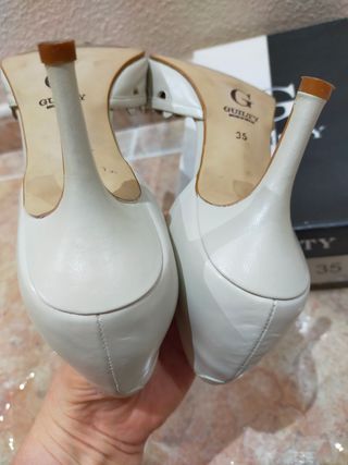Zapatos piel blancos tacón aguja 