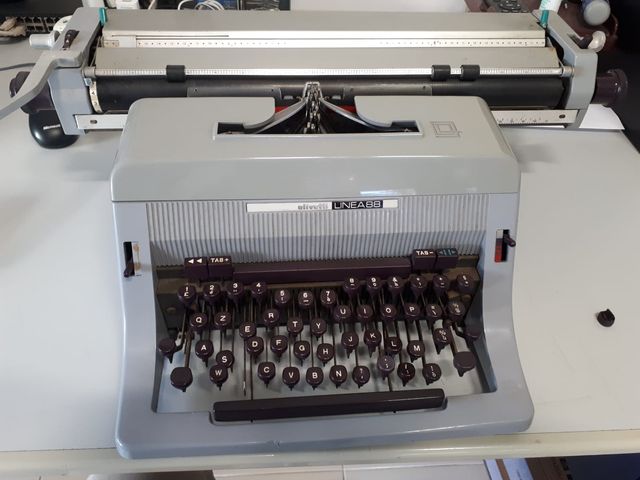 Macchina da scrivere Olivetti Linea 88 da revision