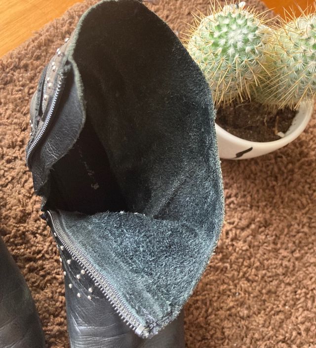 botines piel tachuelas