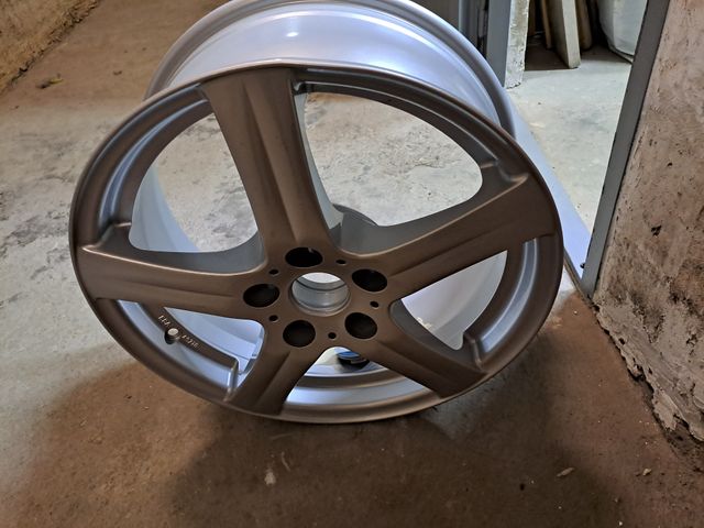 CERCHIONE PER AUTO DA "17" IN LEGA