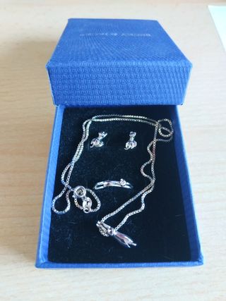 Conjunto colgante, pendientes y anillo de gato