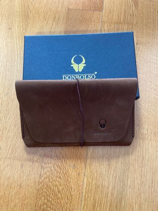 Cartera de piel marrón marca Don Bolso