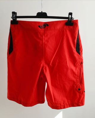 Pantalón corto rojo