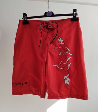 Pantalón corto rojo