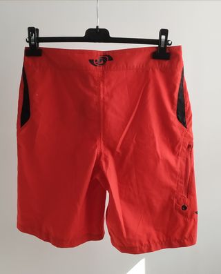 Pantalón corto rojo