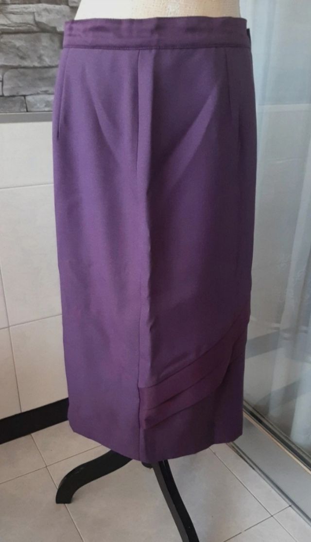 preciosa falda señora lila de vestir. T50