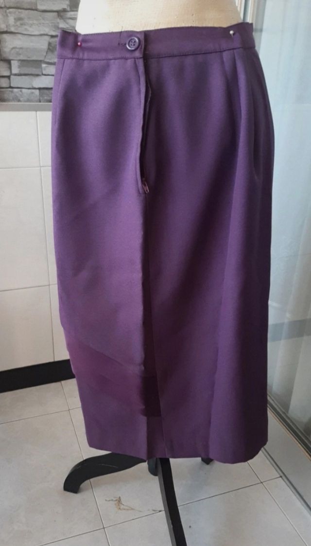preciosa falda señora lila de vestir. T50
