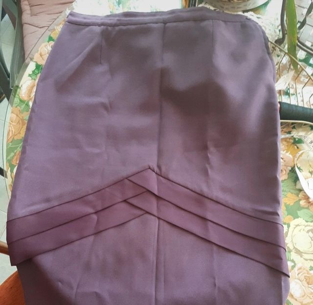 preciosa falda señora lila de vestir. T50