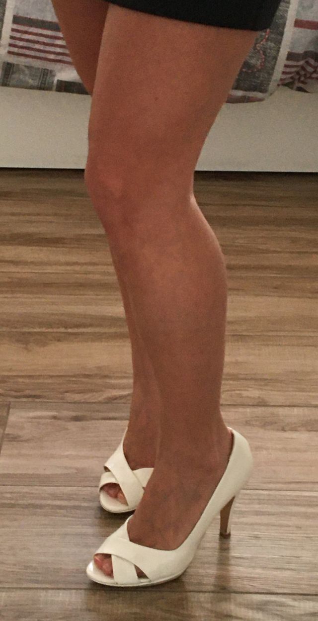 Scarpe bianche in vernice spuntate