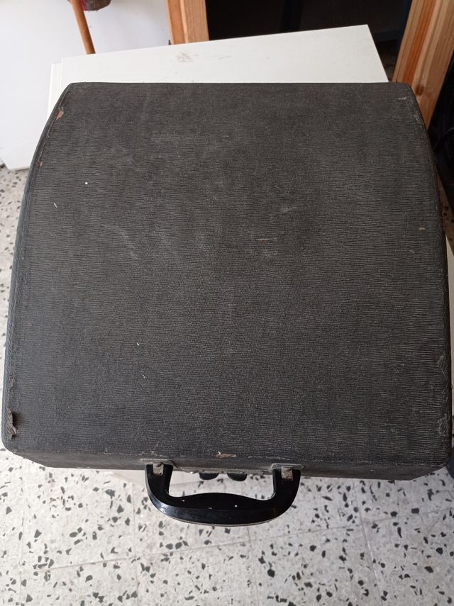 maquina de escribir antigua