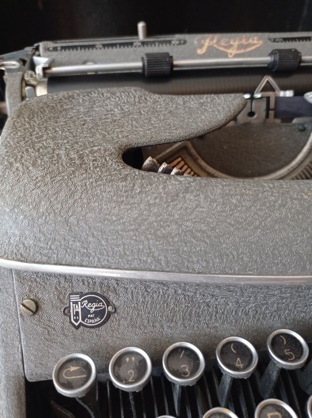 maquina de escribir antigua